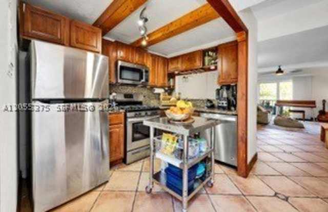6709 N Kendall Dr Gallery 4