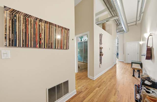 824 W SUPERIOR Street Gallery 3