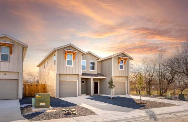 Beautiful Townhome 3/2.5 Gallery 2