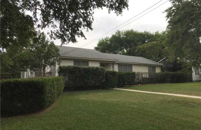 726 W San Antonio Street - 726 West San Antonio Street, San Marcos, TX 78666