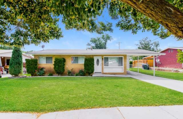 Cozy 3 Bed, 1 Bath Pet-Friendly Home with Central Air  Carport Parking! - Available NOW! photos photos