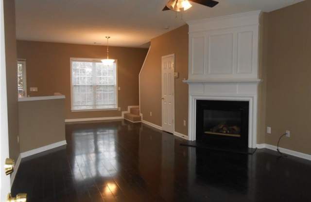 1622 Woodsford Road NW Gallery 3