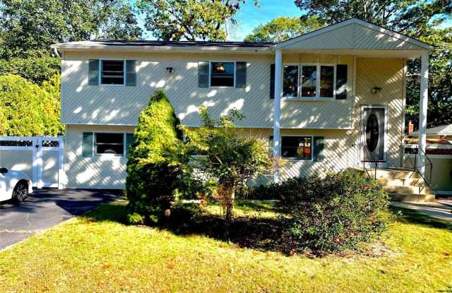 1671 Claas Avenue - 1671 Claas Avenue, Holbrook, NY 11741