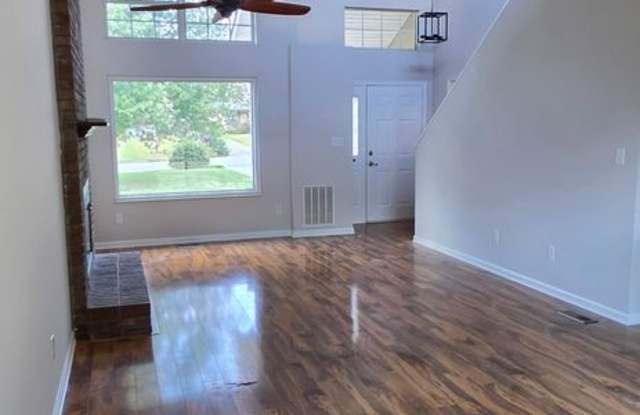 West Knoxville 37923 - 3 bedroom, 2 bath Home - Contact Tiana Winter (865) 297-2451 Gallery 4