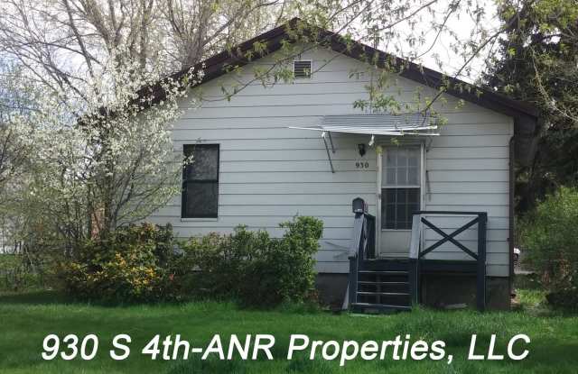 Near ISU and shopping-single family home with wood floors. - 930 South 4th Avenue, Pocatello, ID 83201