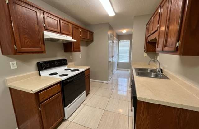 Renovated 3 Bedroom 3 Bath Townhome for Rent! Gallery 3