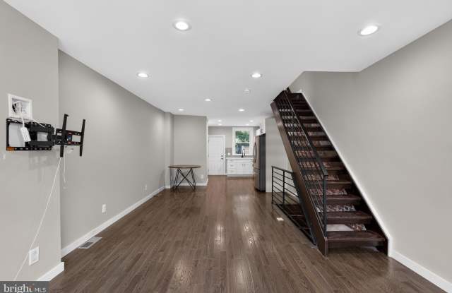 1911 S LAMBERT Street Gallery 4