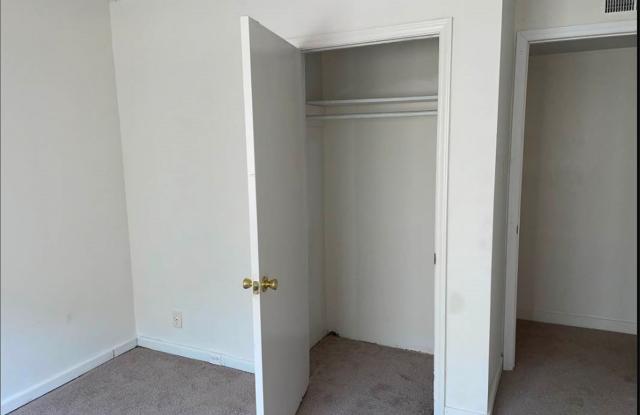 Spacious, three bedroom apartments in safe and quiet neighborhood of Charlotte Gallery 3