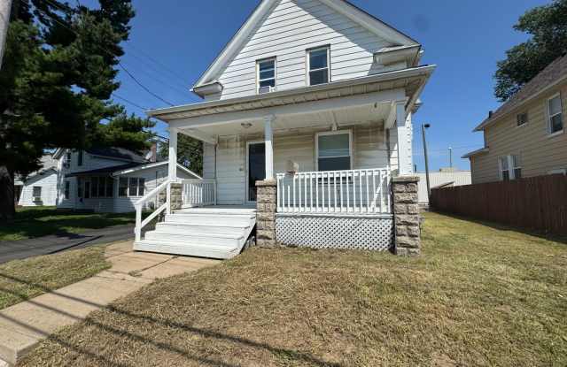 Updated 3 Bedroom Home in Moline photos photos