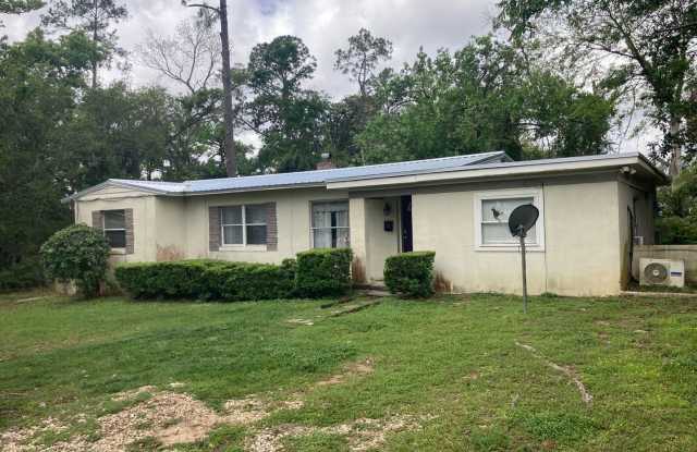 4 Bed 2 Bath House on Mayo St, available Aug 2025 photos photos
