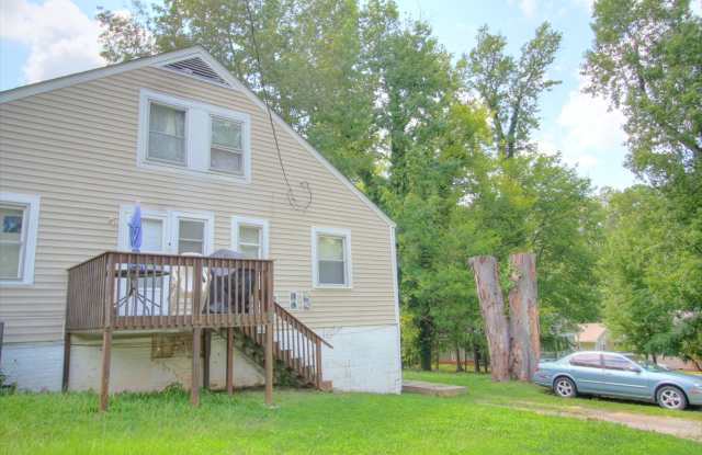 Affordable 2 Bedroom, 1 Bathroom Duplex near Northgate Park! photos photos