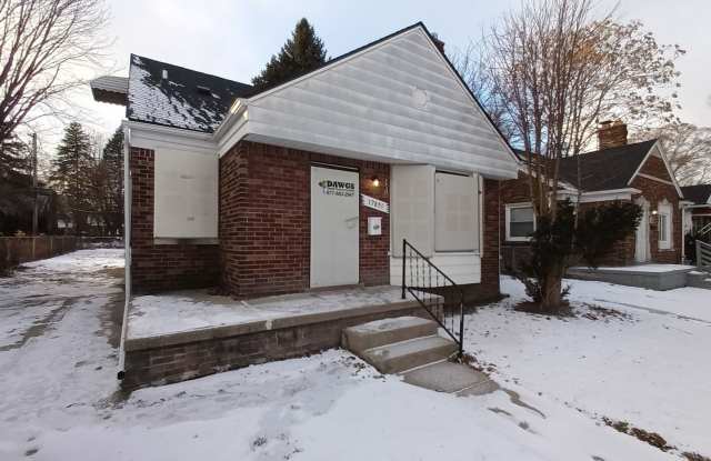 3 bedroom 1 bath bungalow now available! - $1200/mo - 17851 Strasburg Street, Detroit, MI 48205