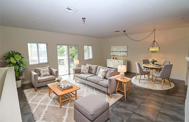 609 NE 28th St photos photos