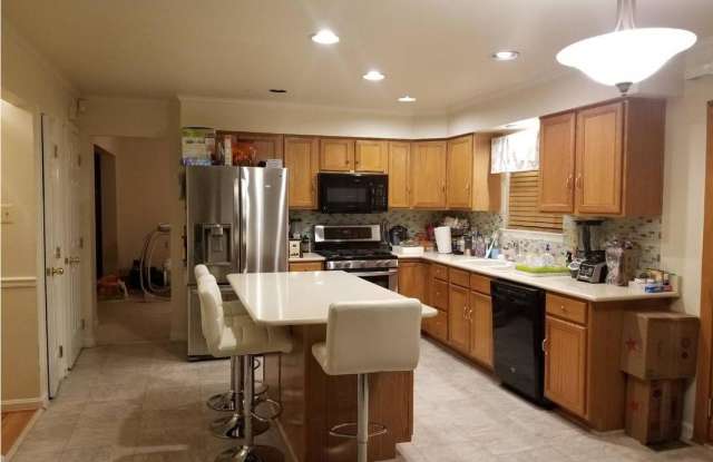 10105 GARDEN VALLEY COURT Gallery 3