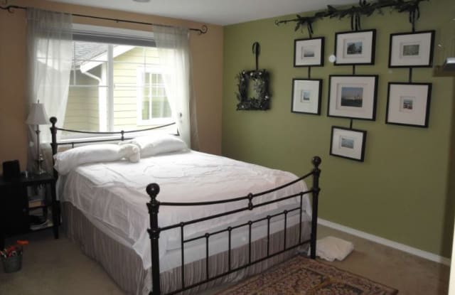 12017 32nd Ave NE - 12017 32nd Avenue Northeast, Seattle, WA 98125