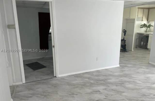 2939 Banyan Ln Gallery 4