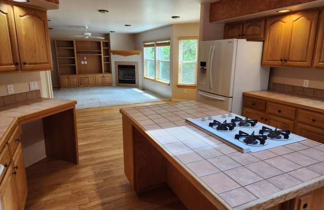 $500 move-in special | Country Club Home | 3-Car Garage + Basement Bonus Area Gallery 3