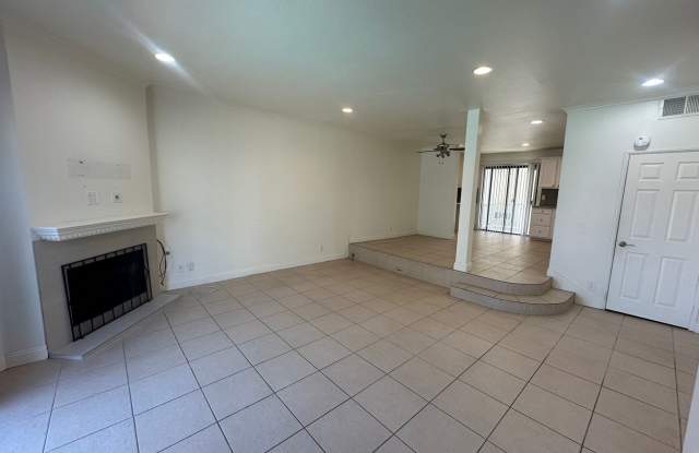 2 bed 2.5 bath townhome in Woodland Hills Gallery 4