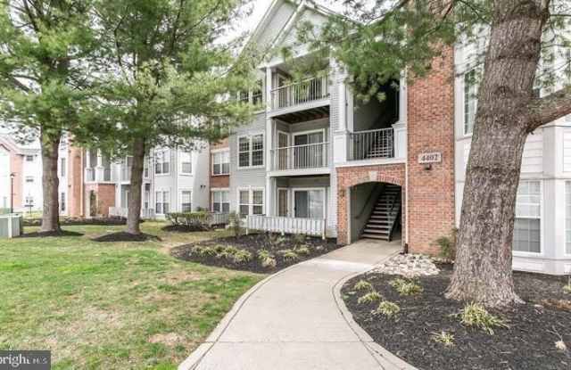 4402 SILVERBROOK LN #D303 photos photos