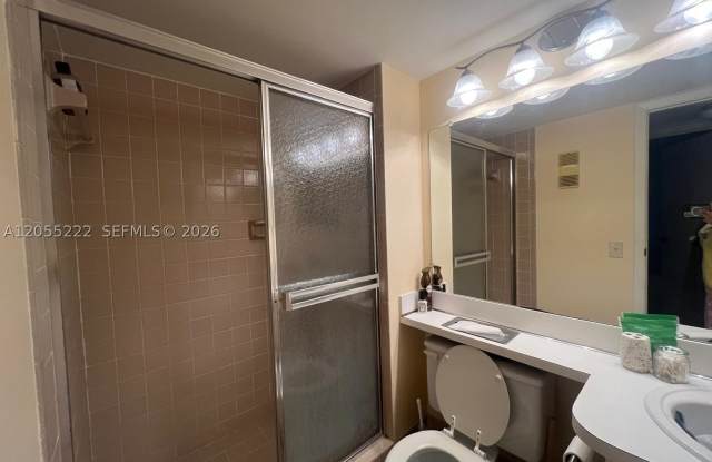 3100 W Rolling Hills Cir Gallery 4