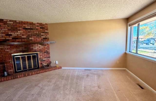 Amazing 3bed/2 bath with finished basement. Gallery 4