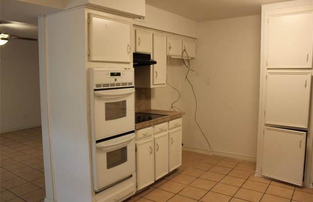 10028 Glenrio Lane Gallery 3