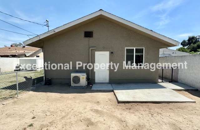 Great 2 bed 1 bath backhouse/ADU photos photos