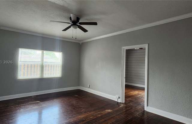 306 Hawthorne Dr Gallery 2