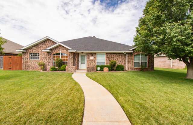 4 Bedrooms 3 bathrooms, OFFICE 2 living rooms, and 2 car garage photos photos