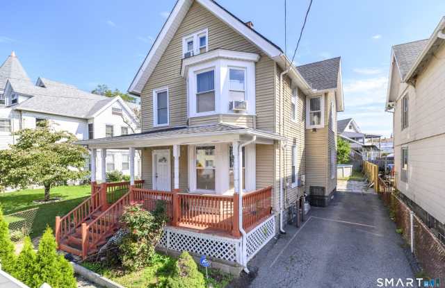 1224 Iranistan Avenue Gallery 1