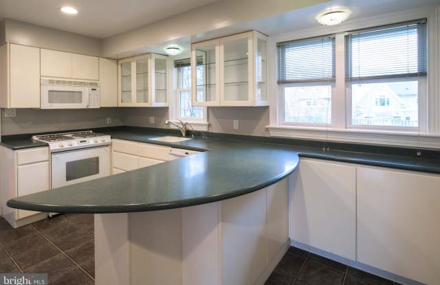 1484 WAGGAMAN CIRCLE Gallery 3