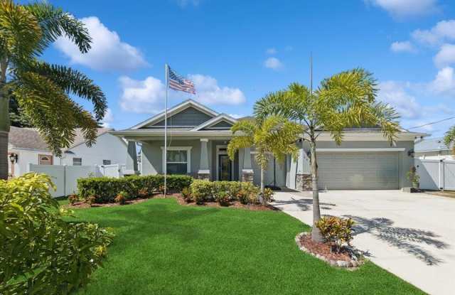 343 SE Fisk Road photos photos