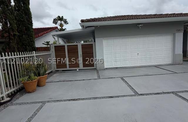 15821 SW 141st Ct Gallery 1