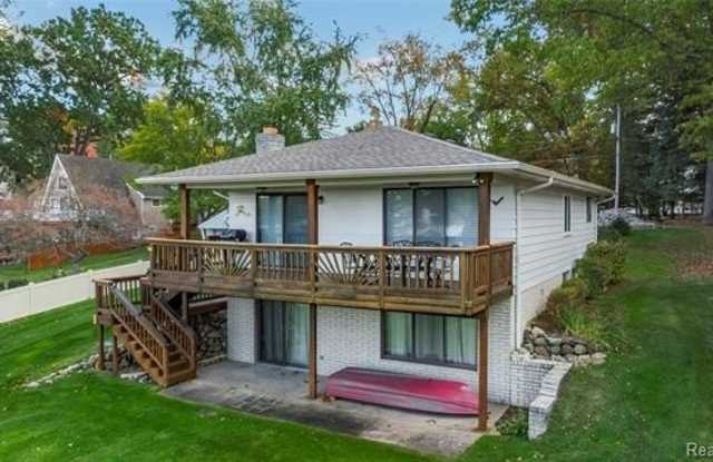 9510 Beechcrest Street photos photos