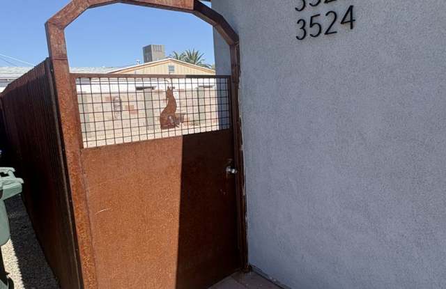 Central location - unit in cozy 4 plex setting with off street parking Gallery 3