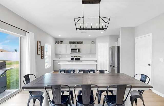 Spacious 5bed - With Amenities! Gallery 4