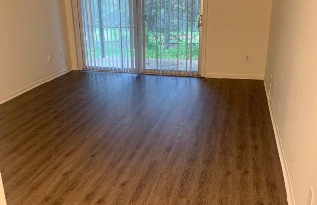 1 Bedroom 1Bath Condo Available with Water **** Great move in Special*** Gallery 4