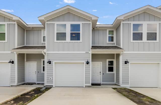 1004 McLaren Circle photos photos