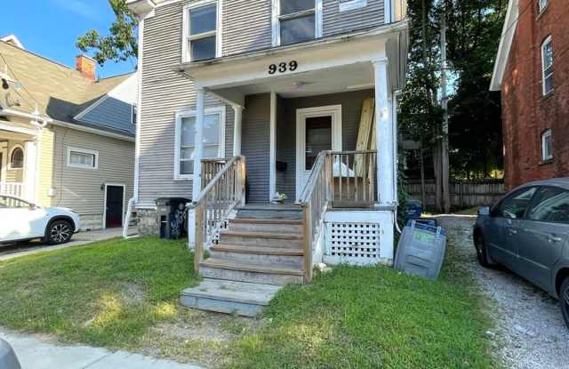 939 Greenwood Ave | AVAILABLE FOR 25/26! - 939 Greenwood Avenue, Ann Arbor, MI 48104