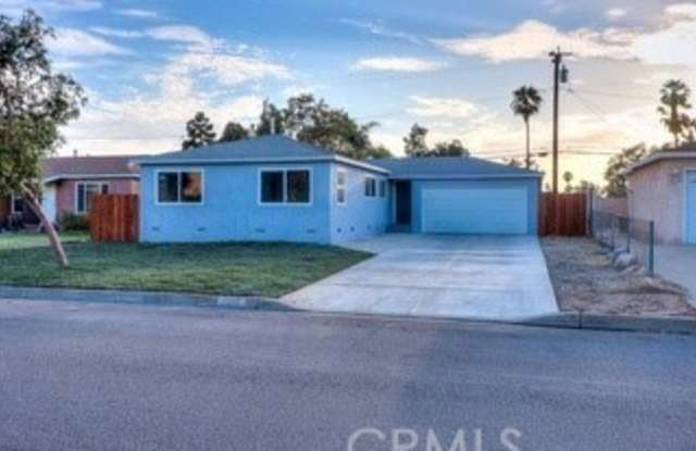 1255 S Valley Center Avenue Gallery 2