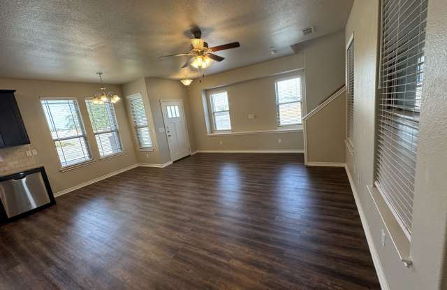 748 Westfield Boulevard Gallery 4