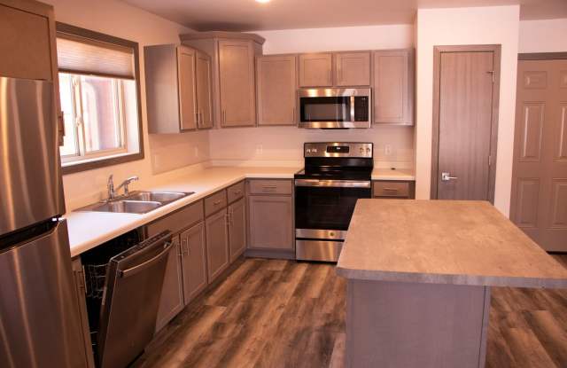 Spacious 2 Bed Southside Townhome! Gallery 4