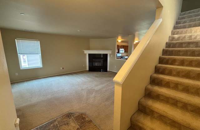 4 BR, 2.5 Bath + Loft DuPont Home Gallery 3