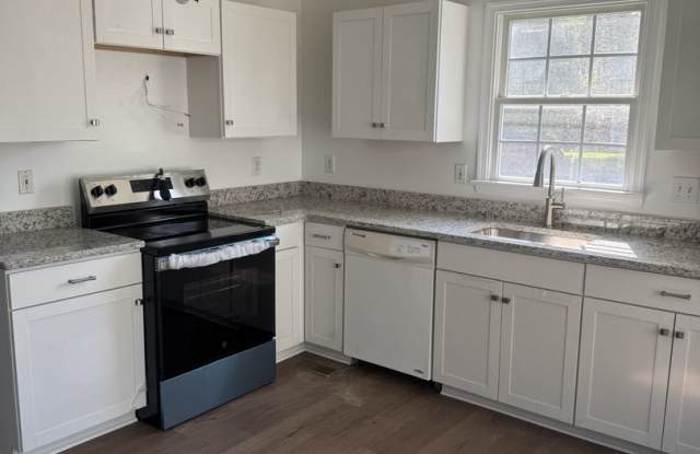 Stunning Colonial in Avery Green(Twin Hickory) Available for Immediate Occupancy!! Gallery 3