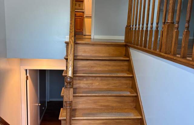 3 Bedroom 2.5 Bath Split Level Home for Rent Gallery 4