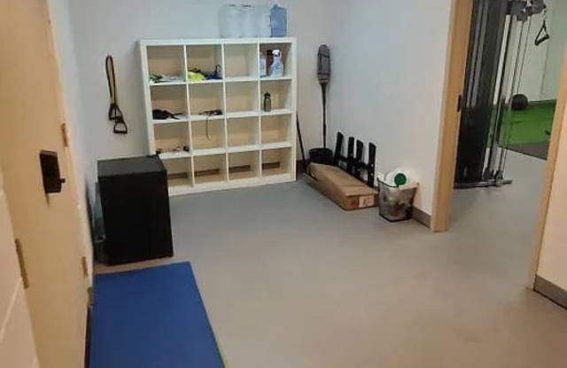 8932 Burton Way Unit 2 Gallery 1