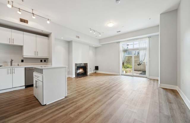 Available Now! 1 Bedroom + Den In Adams Morgan/ Dupont/ U Street photos photos