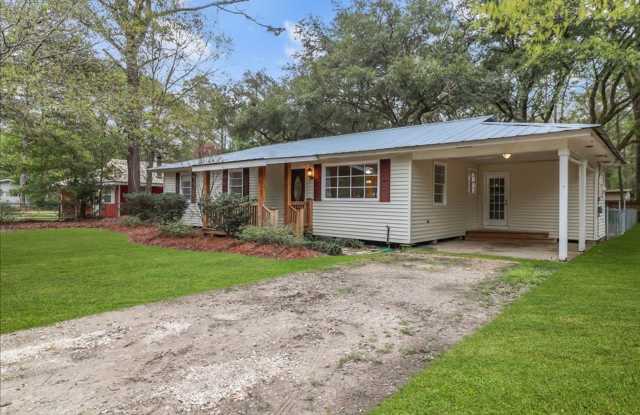 Completely Renovated 3 Bed 2 Bath home with HUGE fenced yard & shed photos photos