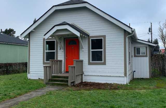 Charming 1 Bedroom with Large Backyard- 1/2 off your 1st months rent photos photos