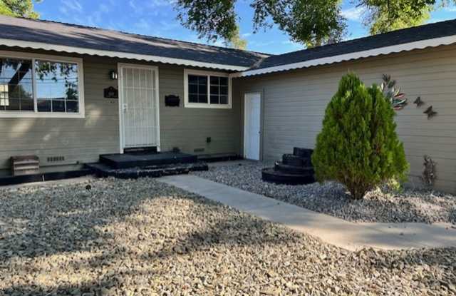 3 Bedroom Home Centrally Located in Carson City Gallery 4
